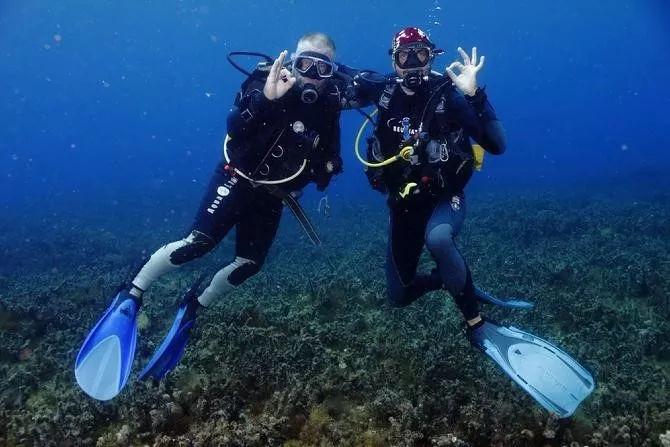 牧羊人连救六名山地越野赛选手，如何评价这位好心的大哥？
