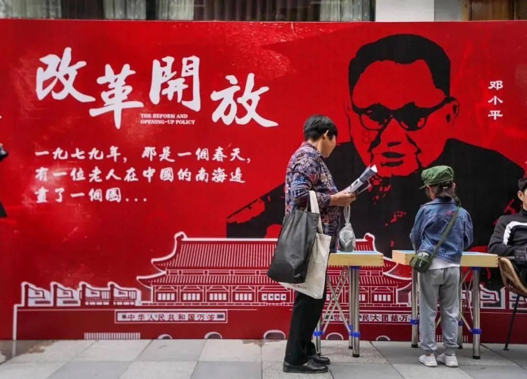 好爱看伊能静儿子跳舞，哈利跳起来很好看，舞感表情管理也很不错